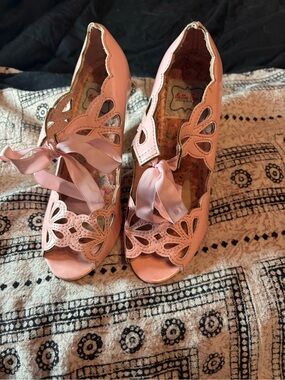 Bettie Page Shoes By Ellie Shoes Peep Toe Pink Shoes Retro Pinup Style Size 7